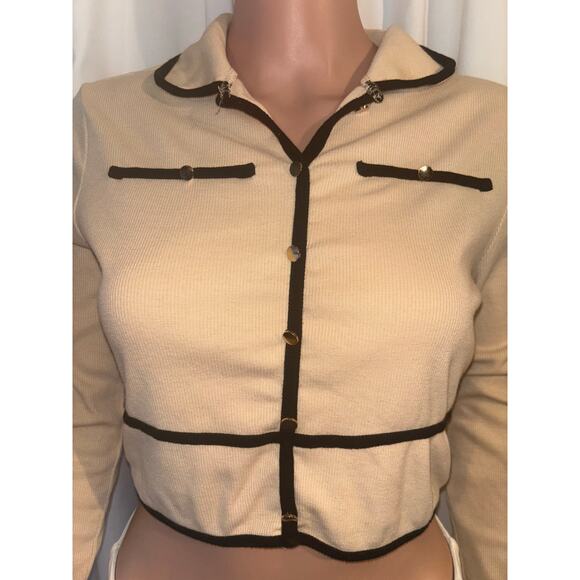 SHEIN Size L - Contrast Binding Crop Tee - Picture 3 of 6